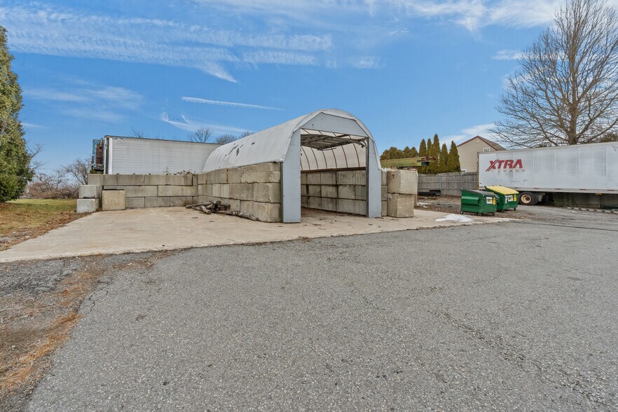 More Photos Of 1960 E Main Rd, Portsmouth Freestanding For Sale