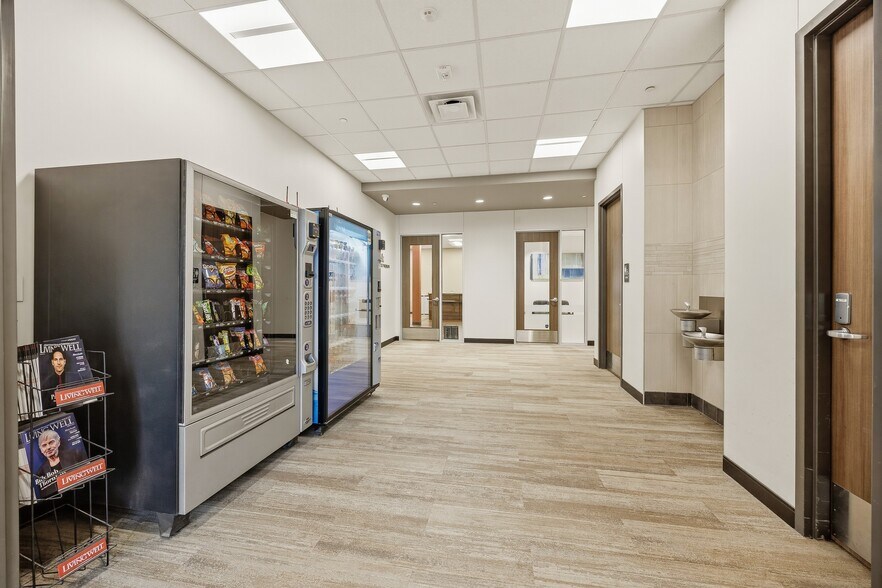 More Photos Of 204 Medical Dr, Sherman Medical For Lease