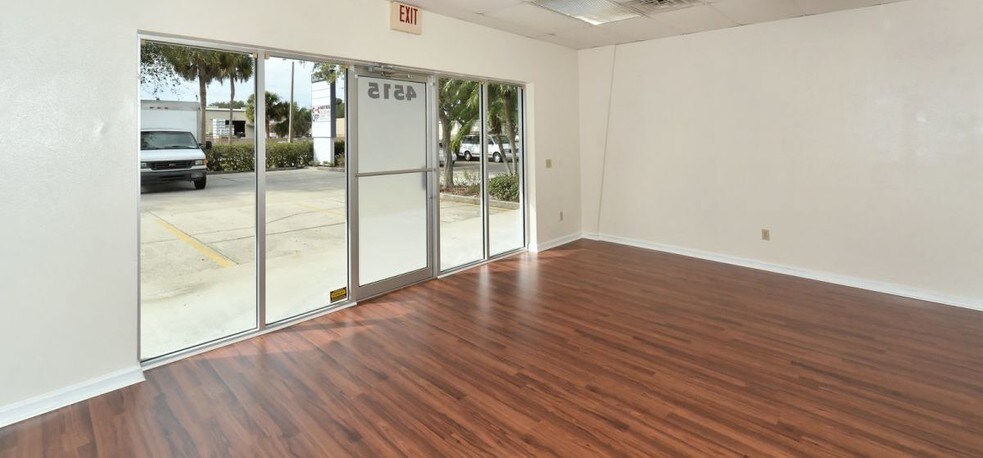 More Photos Of 4515-4521 Northgate Ct, Sarasota Warehouse For Sale