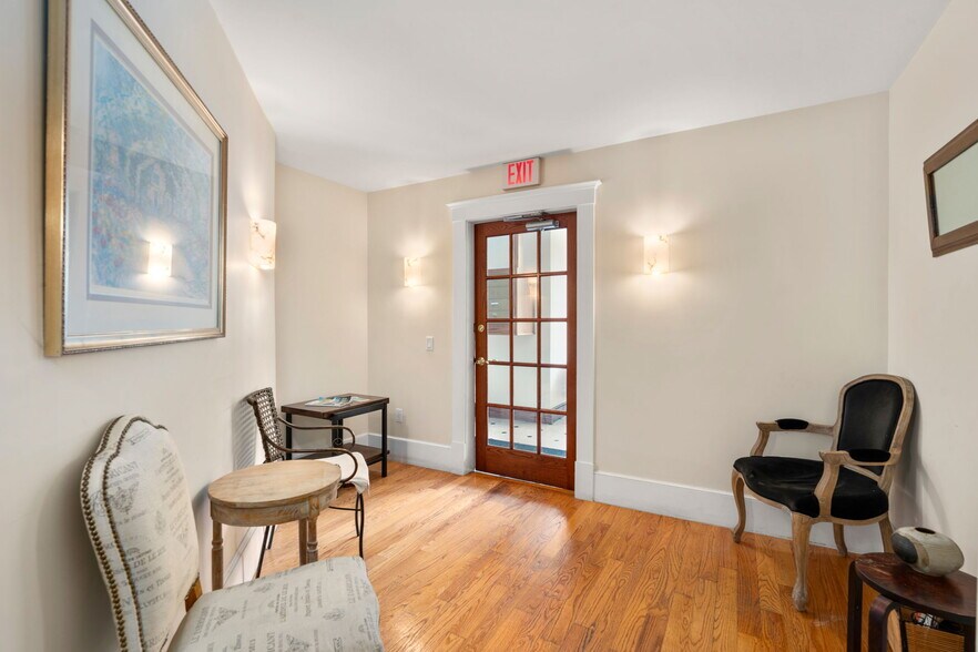 More Photos Of 1577 Beacon St, Brookline Medical For Lease