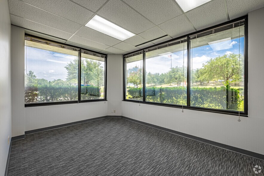 More Photos Of 1333 Corporate Dr, Irving Loft Creative Space For Lease