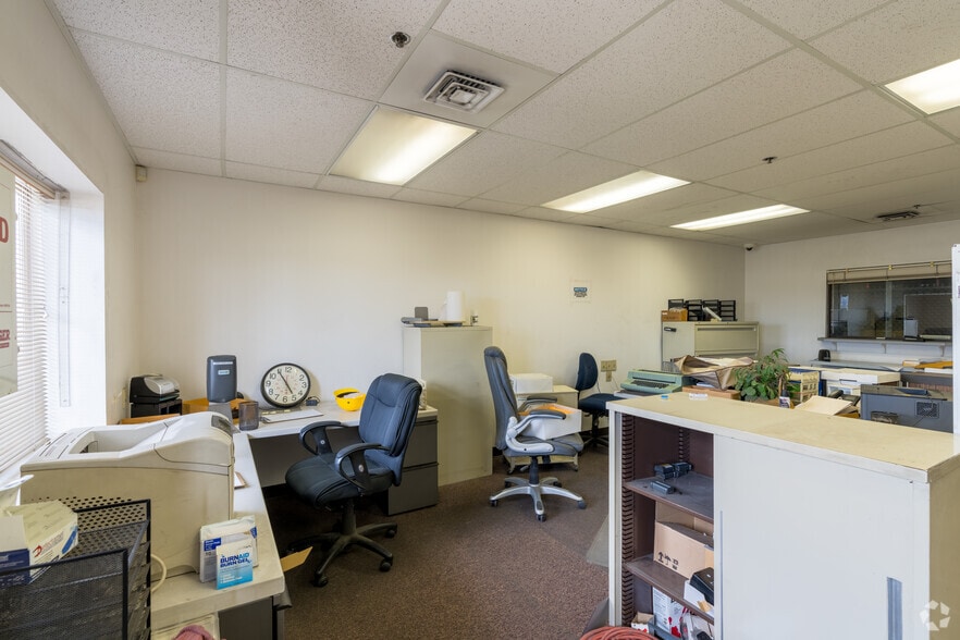 More Photos Of 49 E 3rd Ave, Toppenish Warehouse For Sale