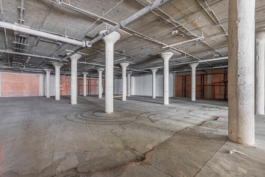 More Photos Of 4851 S Alameda St, Los Angeles Warehouse For Lease