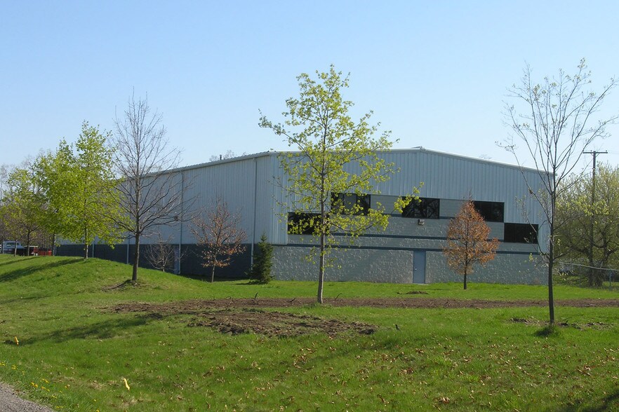 More Photos Of 51716 Grand River Ave, Wixom Warehouse For Lease