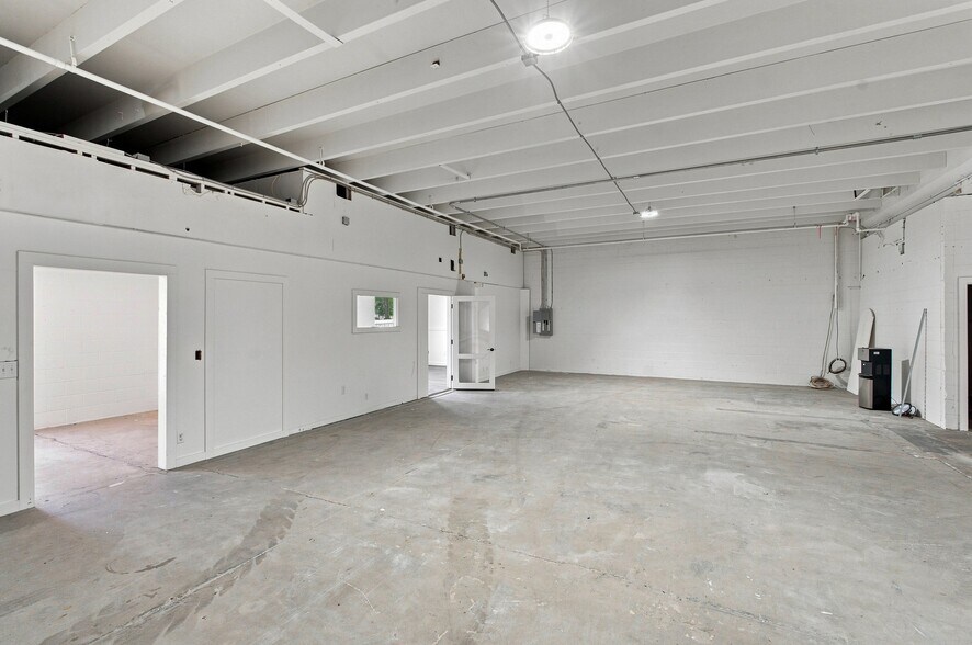More Photos Of 6115 Robertson Ave, Nashville Warehouse For Lease