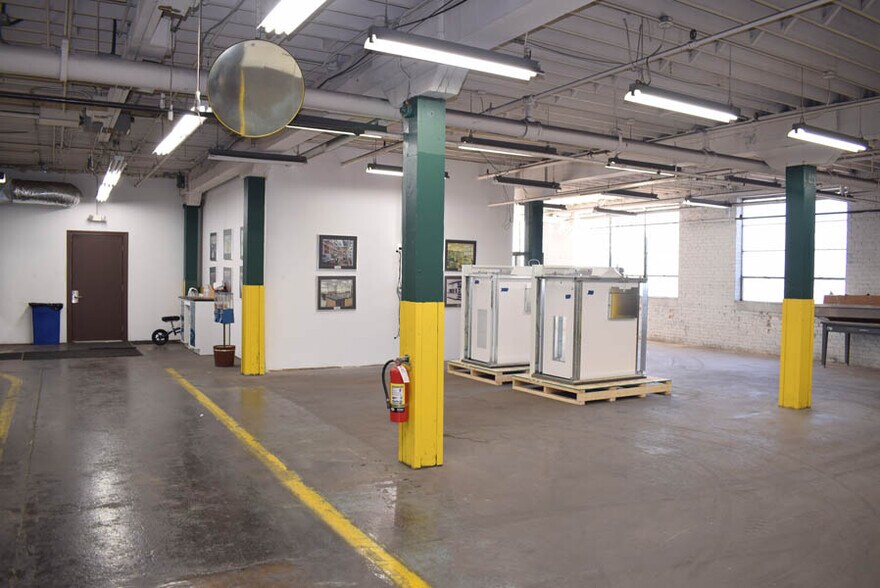 More Photos Of 2501 9th St, Rockford Warehouse For Sale