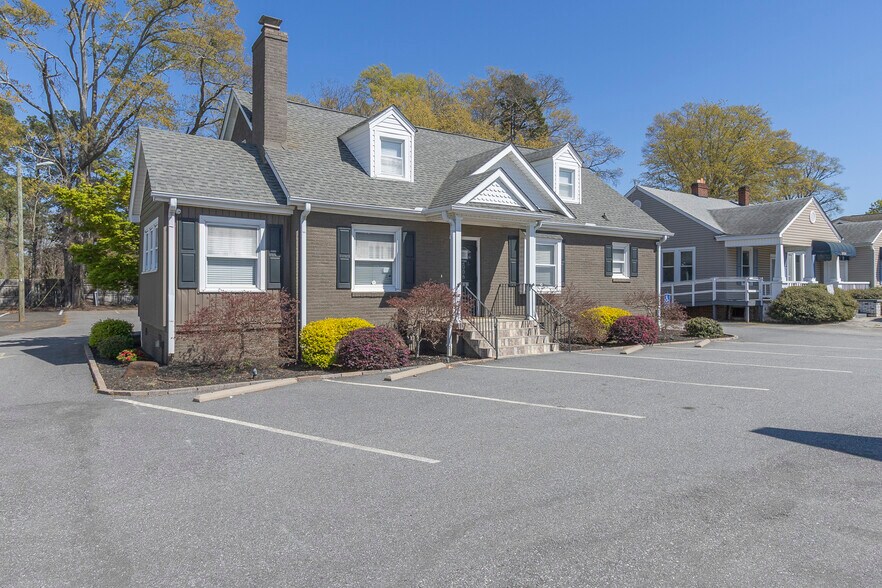 More Photos Of 2006 N Main St, Anderson Office For Sale