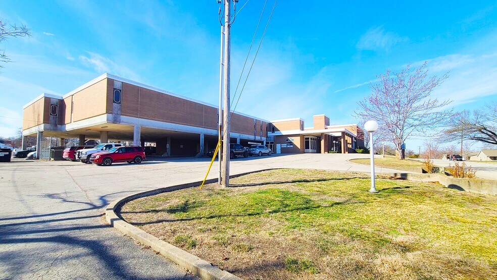 More Photos Of 710 W 8th St, Fort Scott Office For Sale