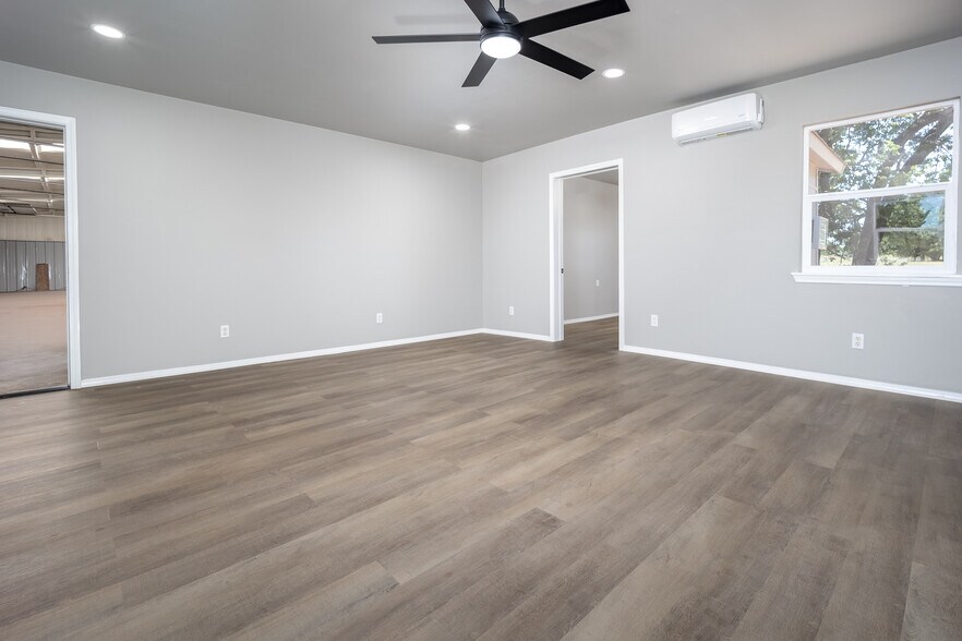 More Photos Of 1402 Veterans Memorial Hwy, Blanchard Warehouse For Sale