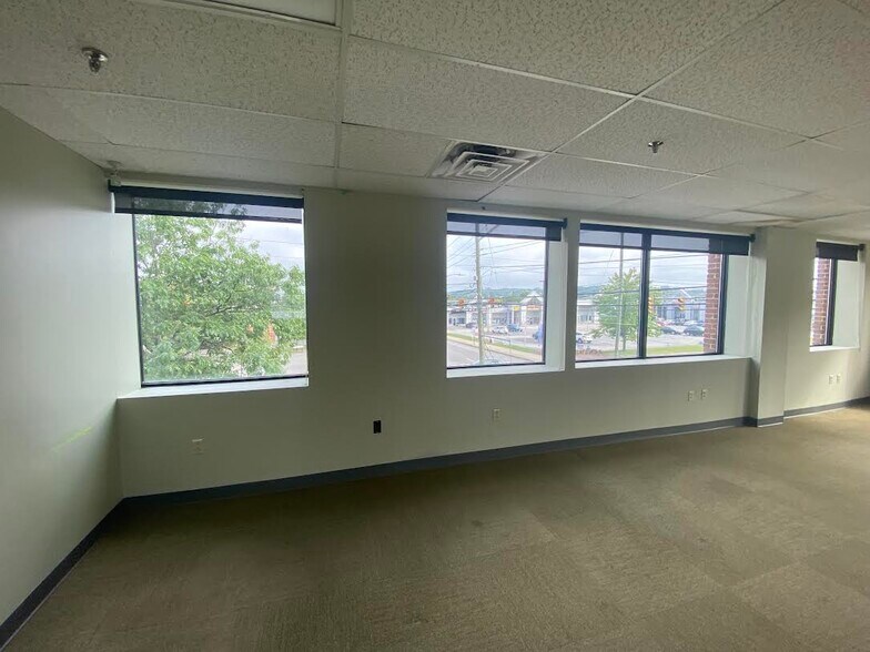 More Photos Of 228 Maple St, Manchester Office For Sale