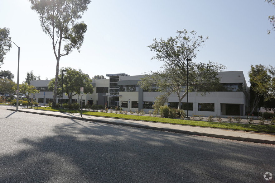 Primary Photo Of 2100 Corporate Center Dr, Thousand Oaks Medical For Lease