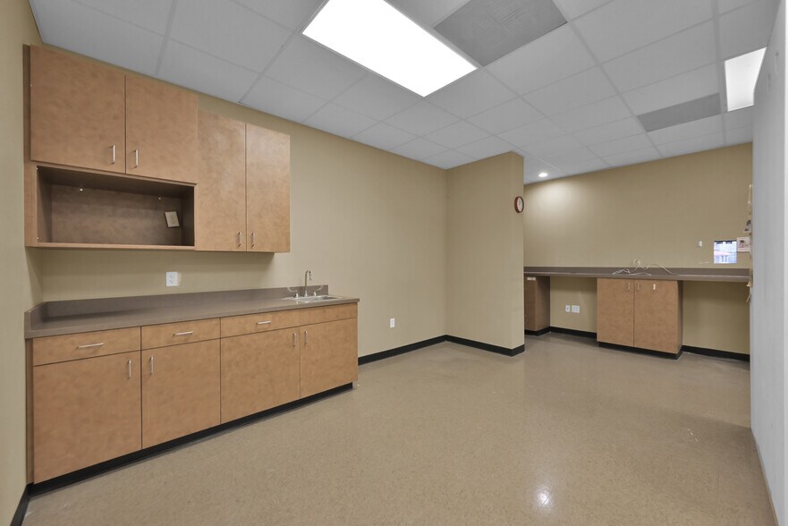 More Photos Of 1126 Rayford Rd, Spring Medical For Sale