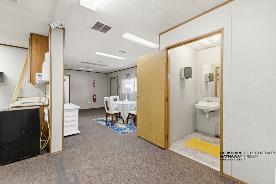 More Photos Of 5876 Old Timuquana Rd, Jacksonville Office For Lease