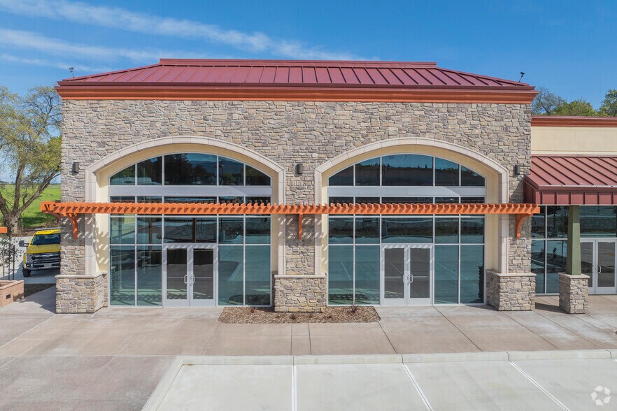 More Photos Of 611 Leisure Town Rd, Vacaville Restaurant For Lease