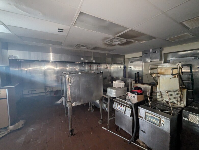 More Photos Of 3485 Court St, Pekin Fast Food For Sale