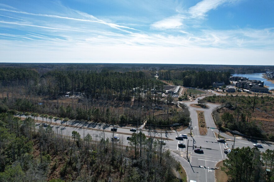 More Photos Of 5 Hampton Lake Dr, Bluffton Storefront Retail Office For Lease