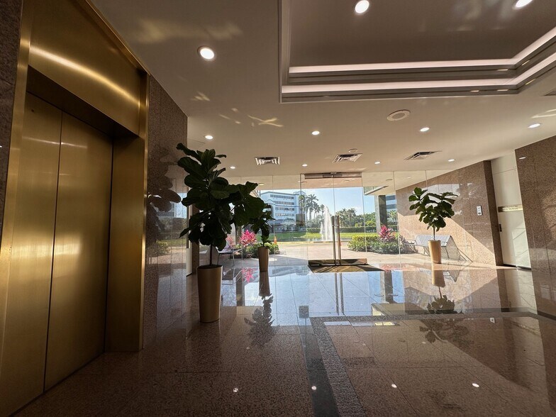 More Photos Of 1800 S Australian Ave, West Palm Beach Office For Lease