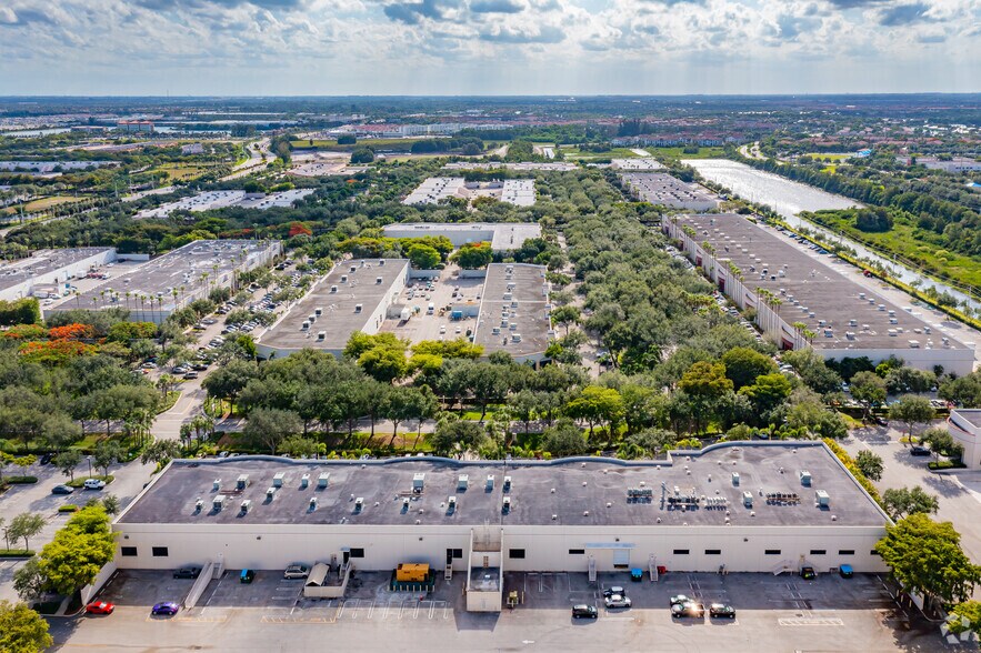 More Photos Of 2905-2989 Commerce Pky, Miramar Medical For Lease