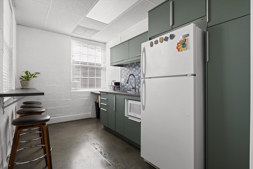 More Photos Of 525 Cherokee Blvd, Chattanooga Office For Lease