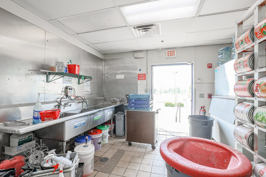 More Photos Of 27W371 North Ave, West Chicago Restaurant For Sale