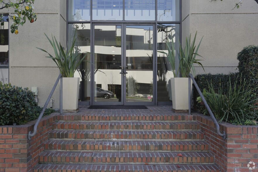 More Photos Of 4520 Wilshire Blvd, Los Angeles Office For Lease