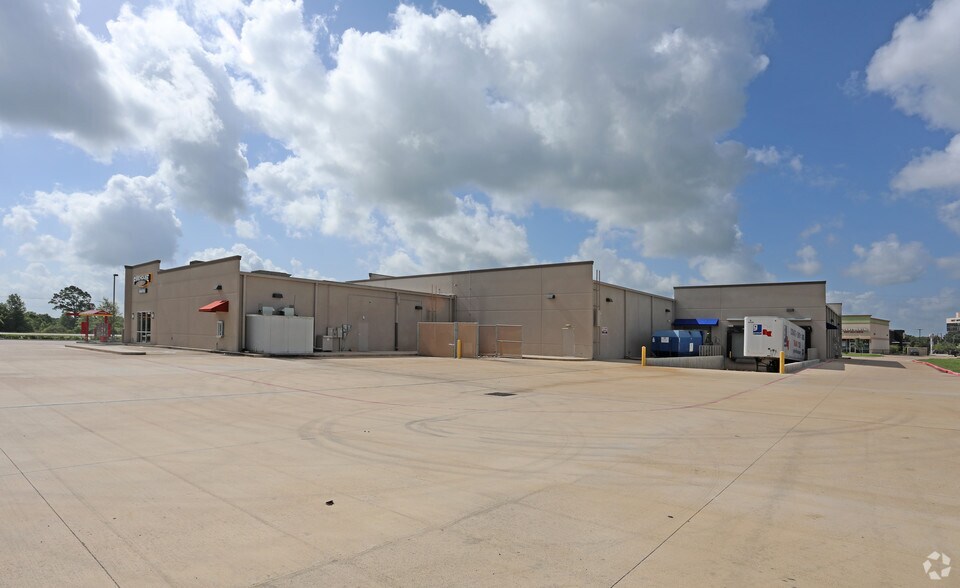 More Photos Of 253 Bypass 35 N, Alvin Unknown For Lease