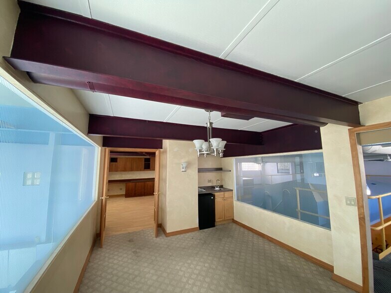 More Photos Of 77 Gazza Blvd, Farmingdale Showroom For Sale