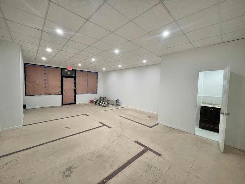 More Photos Of 676 Onderdonk Ave, Ridgewood Storefront Retail Residential For Lease