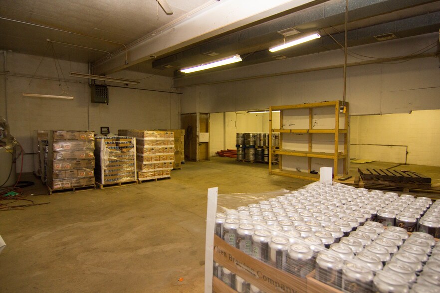 More Photos Of 18 7th St, Slatington Warehouse For Lease