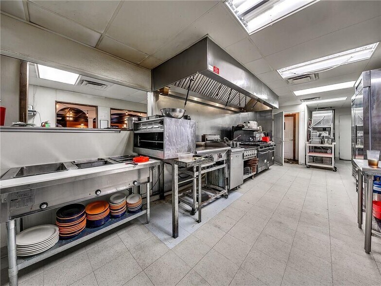 More Photos Of 1901 SW 27th St, El Reno Restaurant For Sale