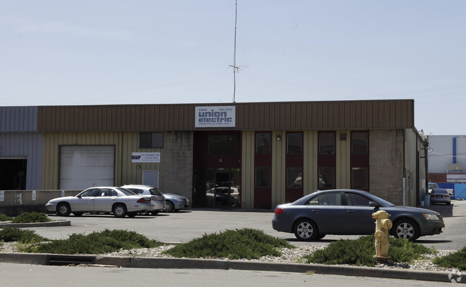 Primary Photo Of 31851 Hayman St, Hayward Warehouse For Lease