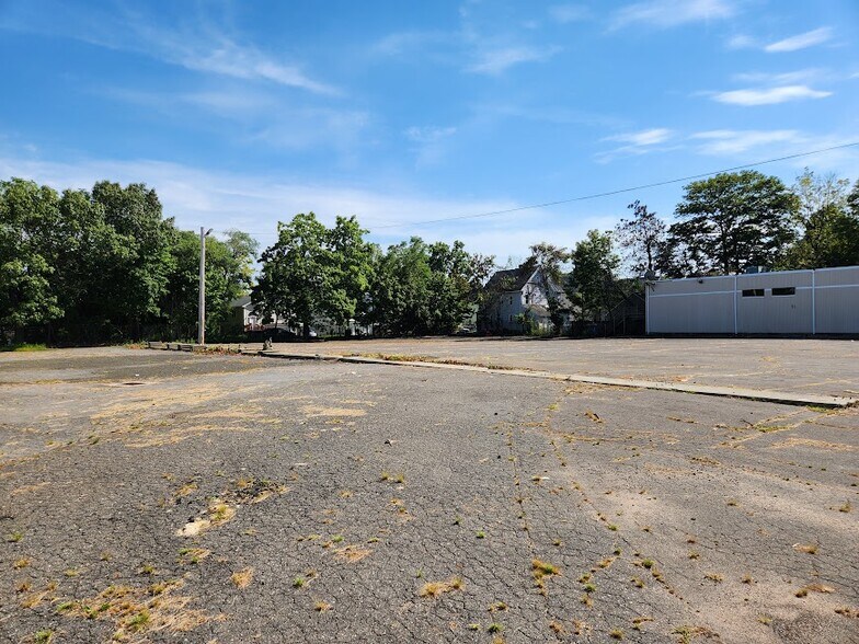 More Photos Of 17 Wood St, West Haven Warehouse For Lease