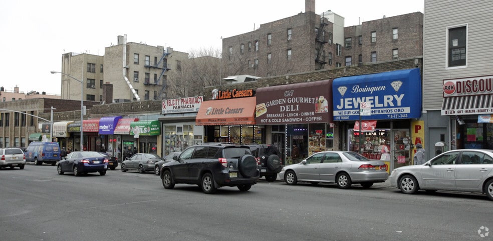 Primary Photo Of 605-629 E Tremont Ave, Bronx Storefront For Lease