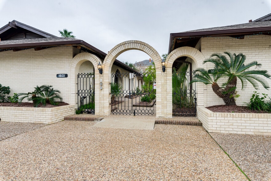 More Photos Of 1601 Broadway St, Galveston Assisted Living For Sale