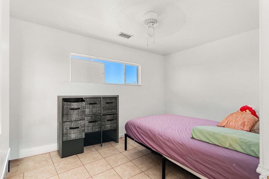 More Photos Of 1592 Jimmy Buffet Mem Hwy, Satellite Beach Office Residential For Sale