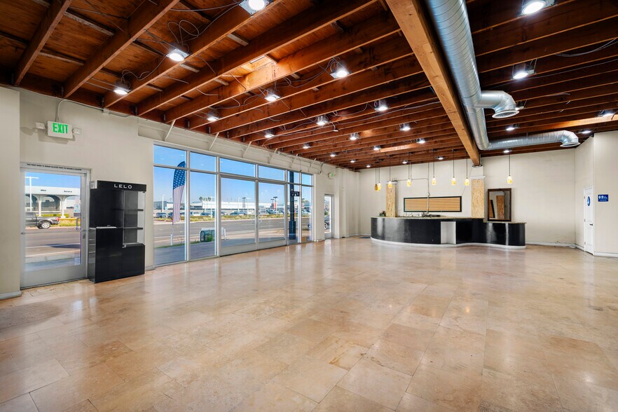 More Photos Of 7865 Balboa Ave, San Diego Freestanding For Lease