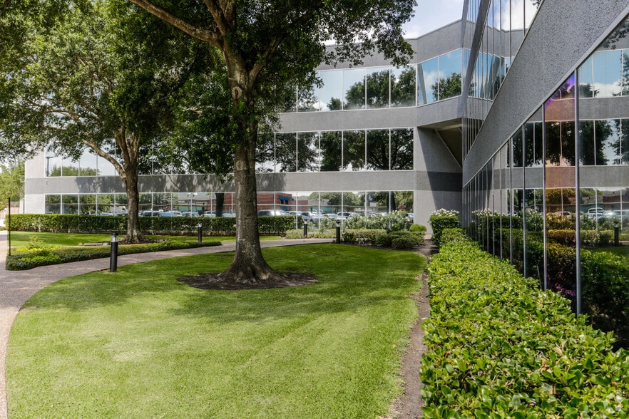 More Photos Of 800 Wilcrest Dr, Houston Office For Lease