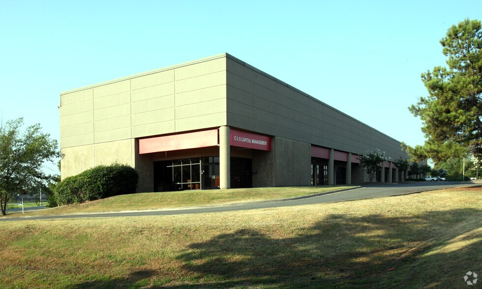 More Photos Of 1316 North Hills Blvd, North Little Rock Warehouse For Lease