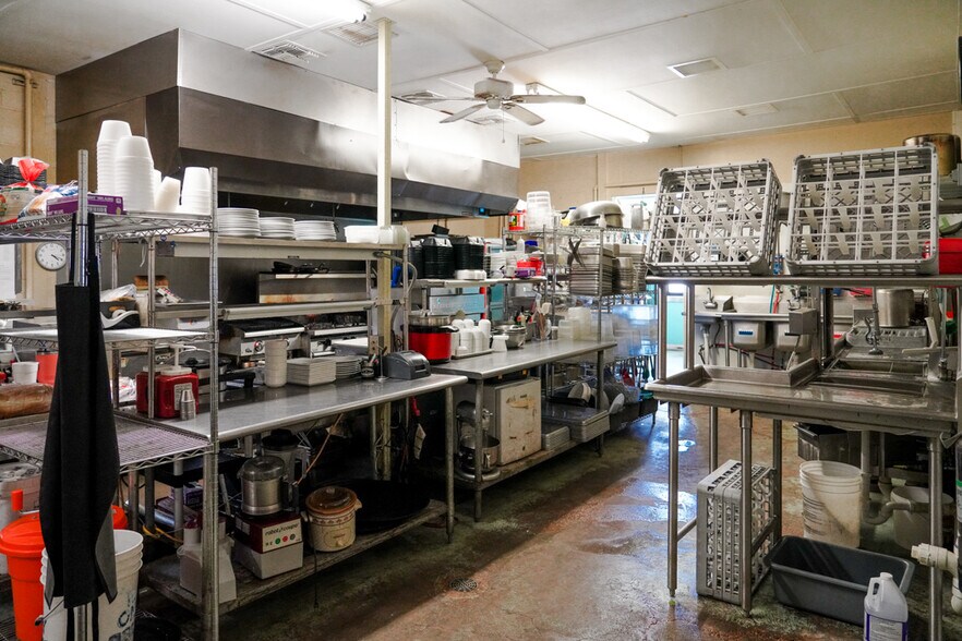 More Photos Of 210 W Railroad St, El Campo Service For Sale