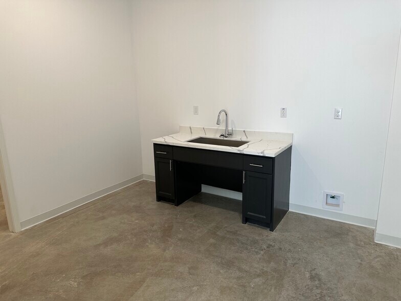 More Photos Of 18901 Ashley Rd, Houston Unknown For Lease