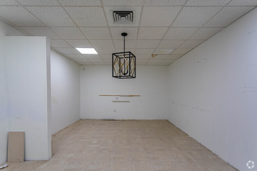 More Photos Of 465 Turnpike St, Canton Manufacturing For Lease