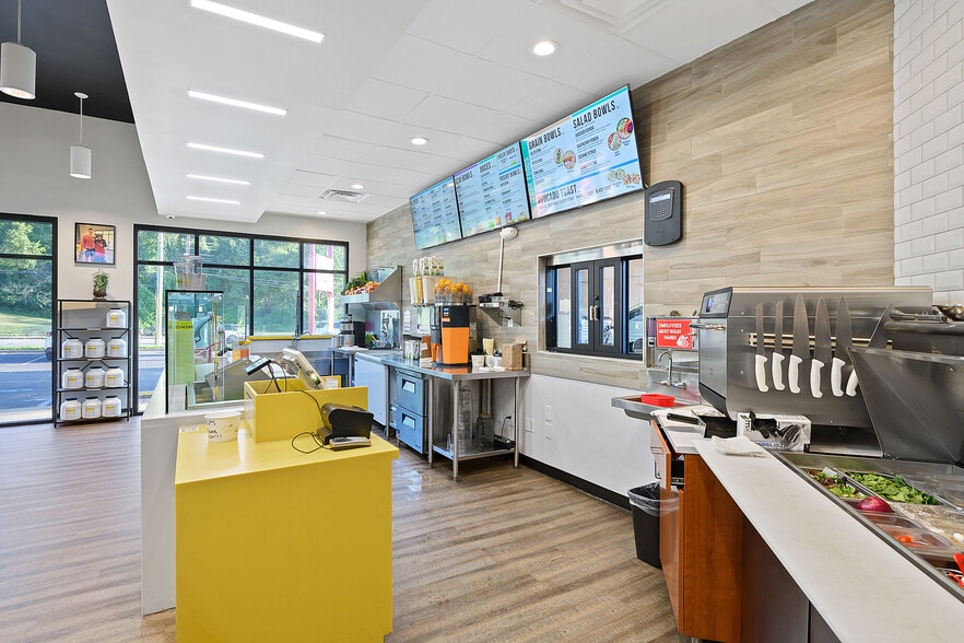 More Photos Of 5229 Madison Rd, Cincinnati Storefront Retail Office For Lease