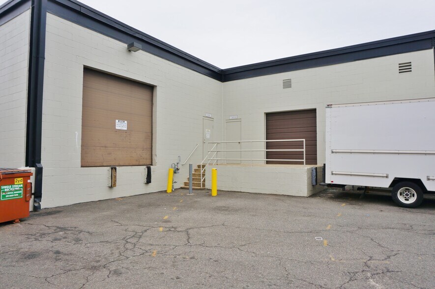 More Photos Of 7205-7207 Lockport Pl, Lorton Warehouse For Lease
