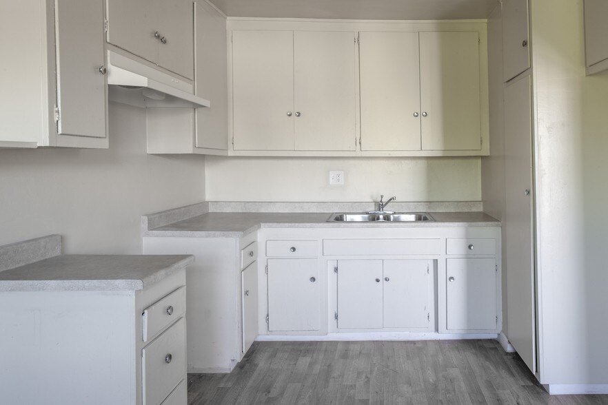 More Photos Of 14420-14432 Valerio St, Van Nuys Apartments For Sale