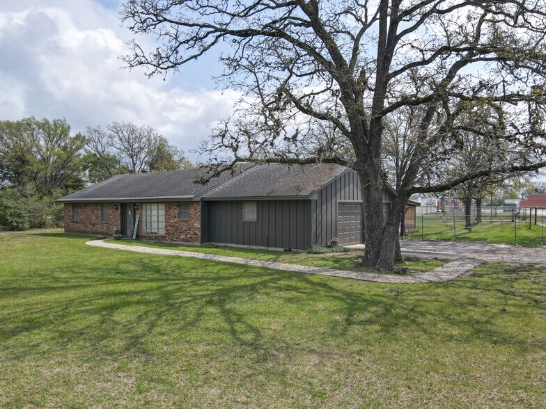 More Photos Of 11184 Dan Williams Ln, College Station Warehouse For Sale