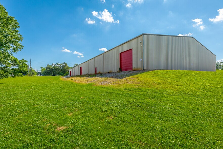 More Photos Of 1208 SW, Cleveland Warehouse For Sale