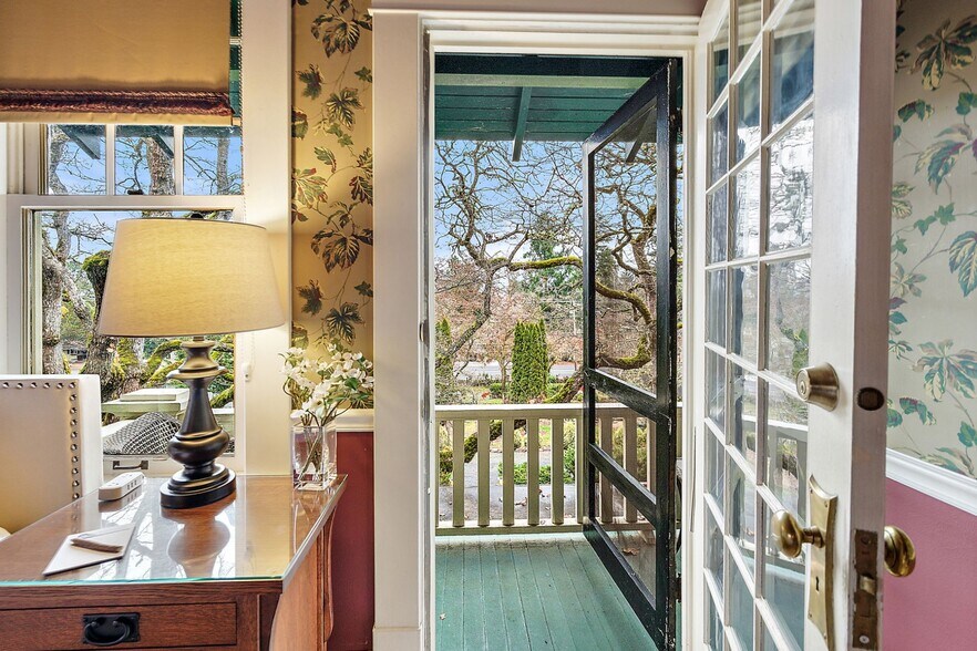 More Photos Of 455 N Oregon St, Jacksonville Hospitality For Sale