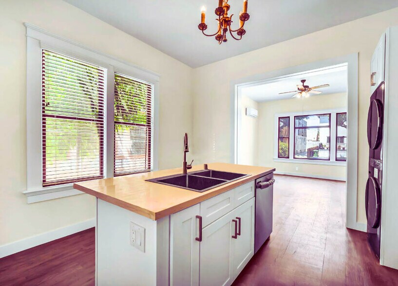 More Photos Of 1140 W 25th St, Los Angeles Multifamily For Sale