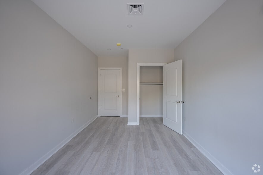 More Photos Of 500 Commerce St, Hawthorne Apartments For Sale