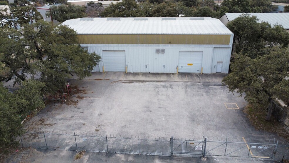 More Photos Of 15562 Capital Port Dr, San Antonio Warehouse For Lease